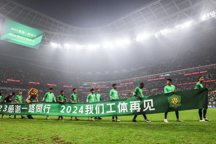 (关于假面派对这场戏再补充一点。